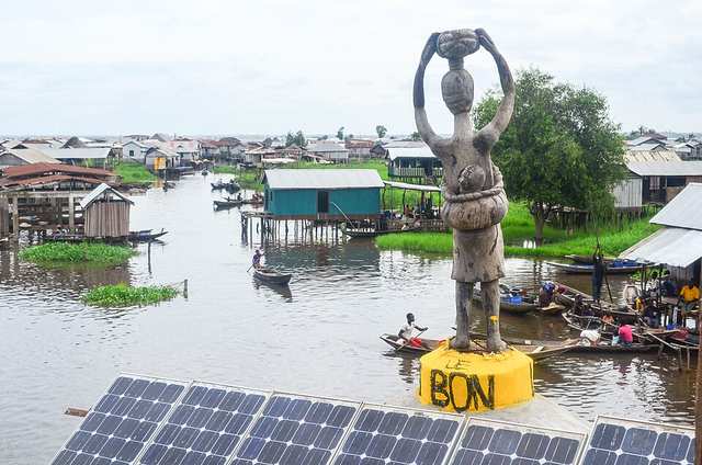 Ganvié fishing village on stilts in Benin (10282059623) (2)