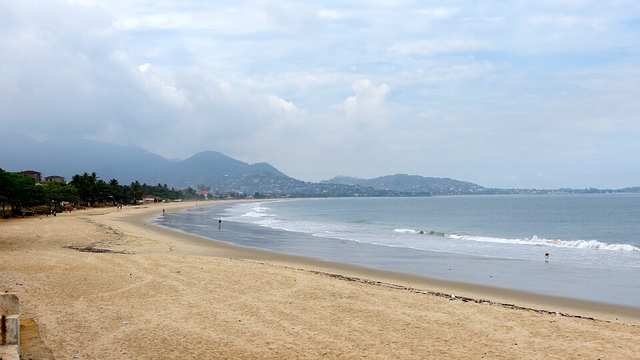 Beach in Freetown, Sierra Leone (14176784751)