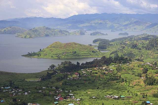 Lake-Mutanda Uganda(1)