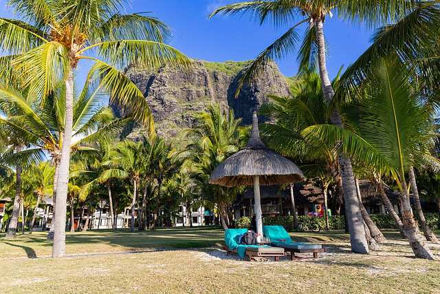 Le Morne Beach with Le Morne Brabant Mountain in the background, Mauritius (53698223315)