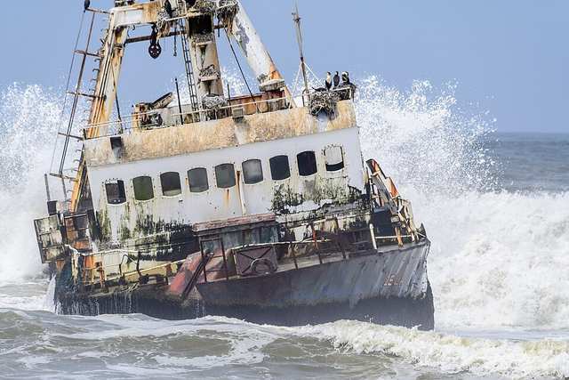 Shipwreck in Skeleton Coast (16683455783)